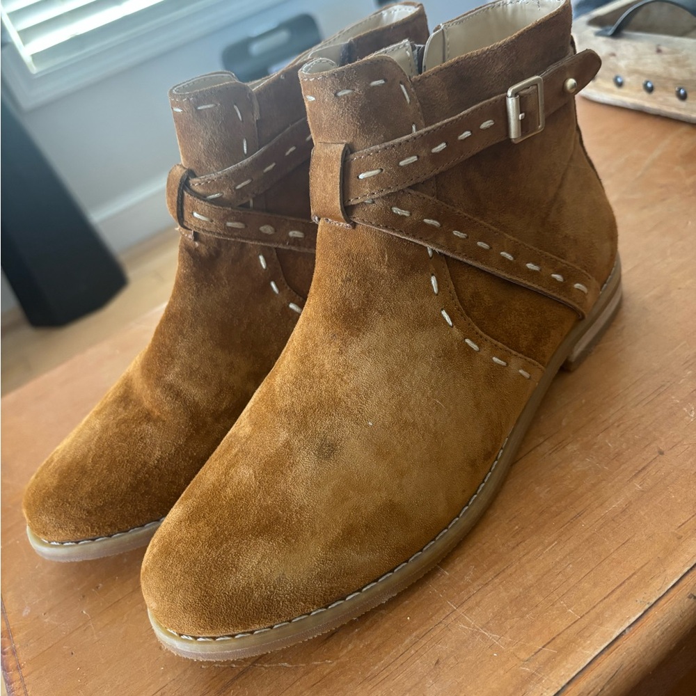 NWOT Hush Puppies Brown Ankle Boots